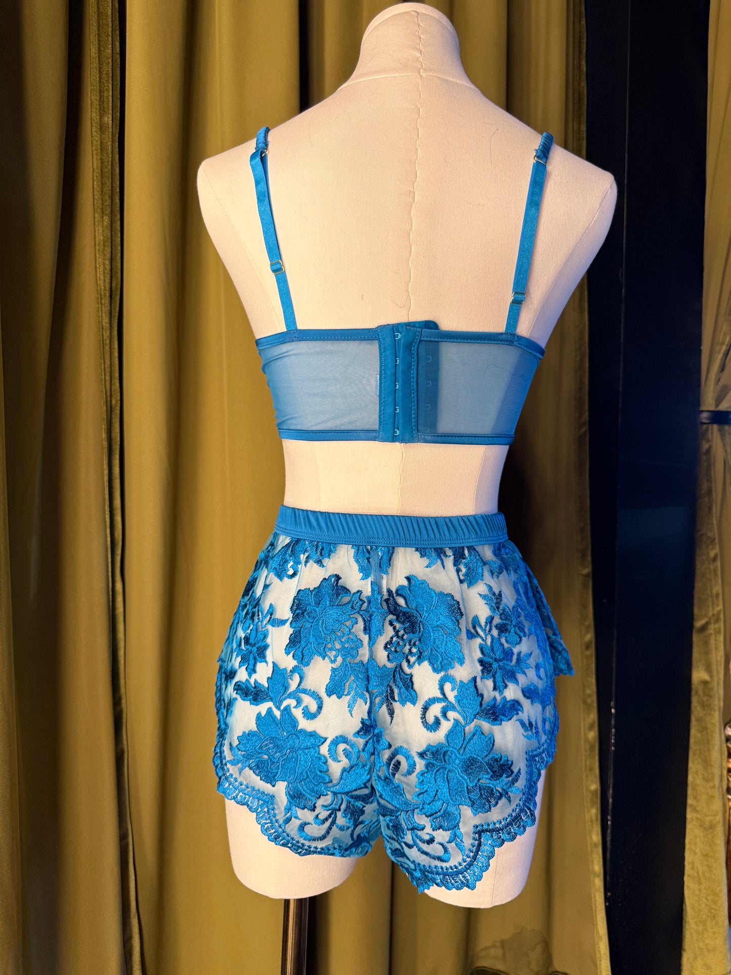 KILO BRAVA THE EMBROIDERY COLLECTION- LONGLINE BRALETTE