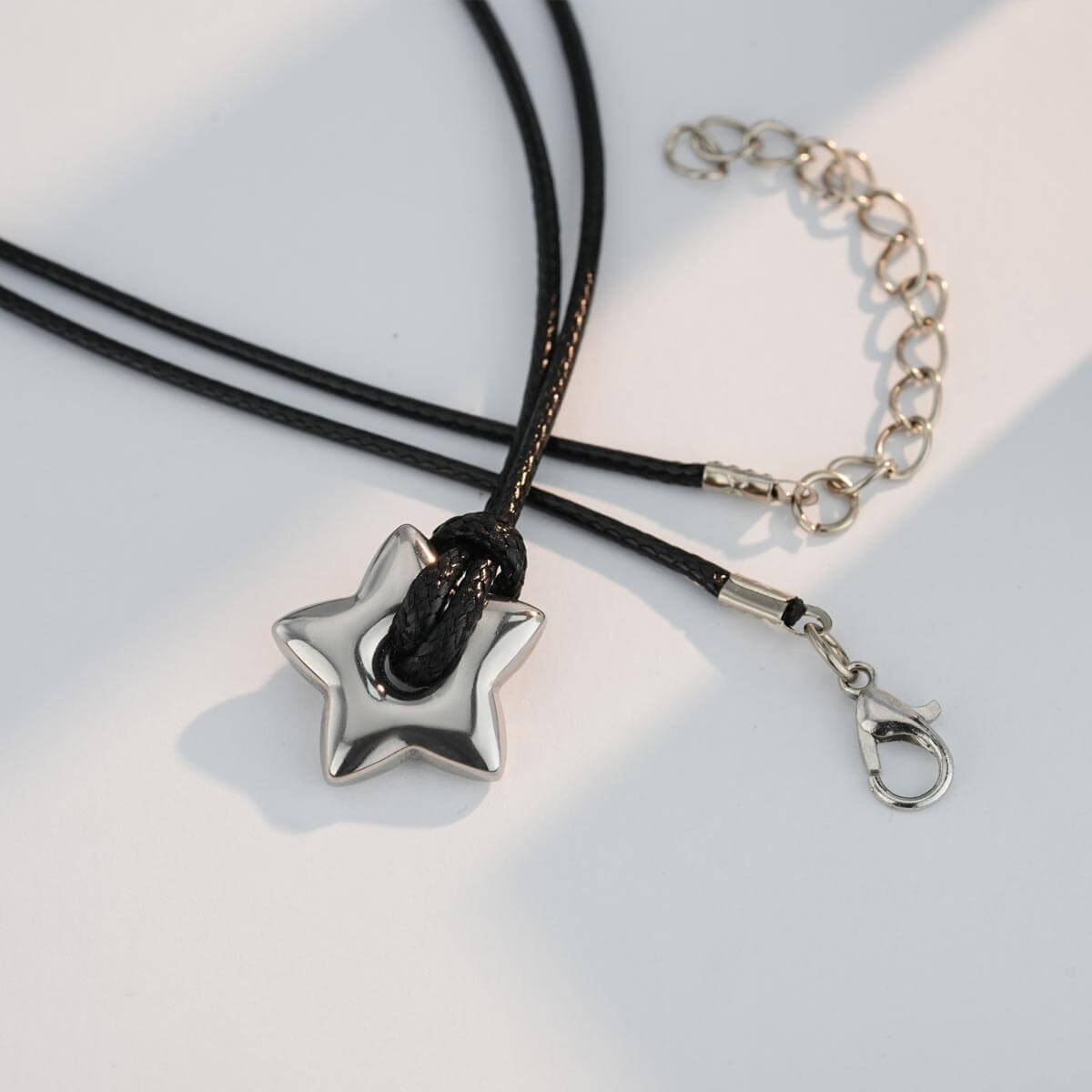 Plumpy Star Leather String Necklace