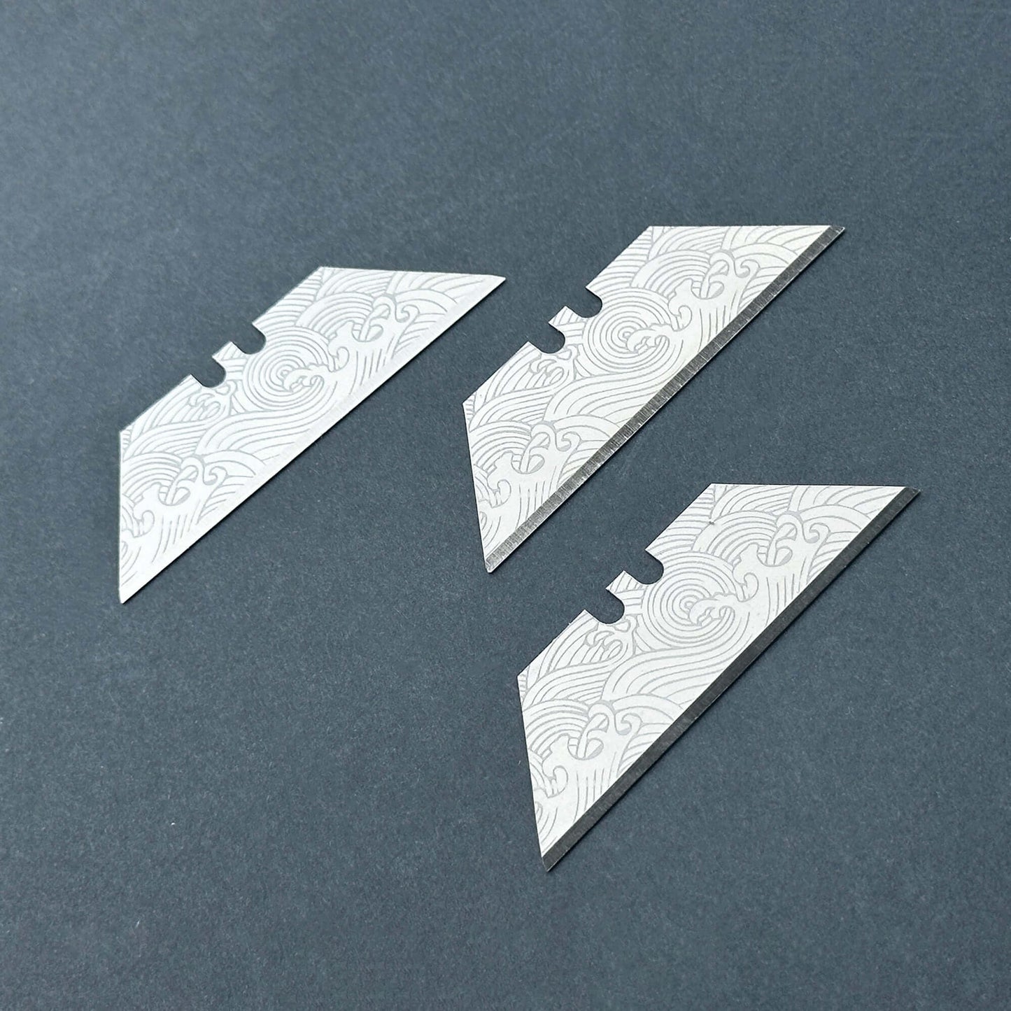Stinger Laser Engraved Utility Razor Blades, Utility Knife Blades Replacement -Silver Ocean Wave Style (Trapezoid 3 pcs - Silver)