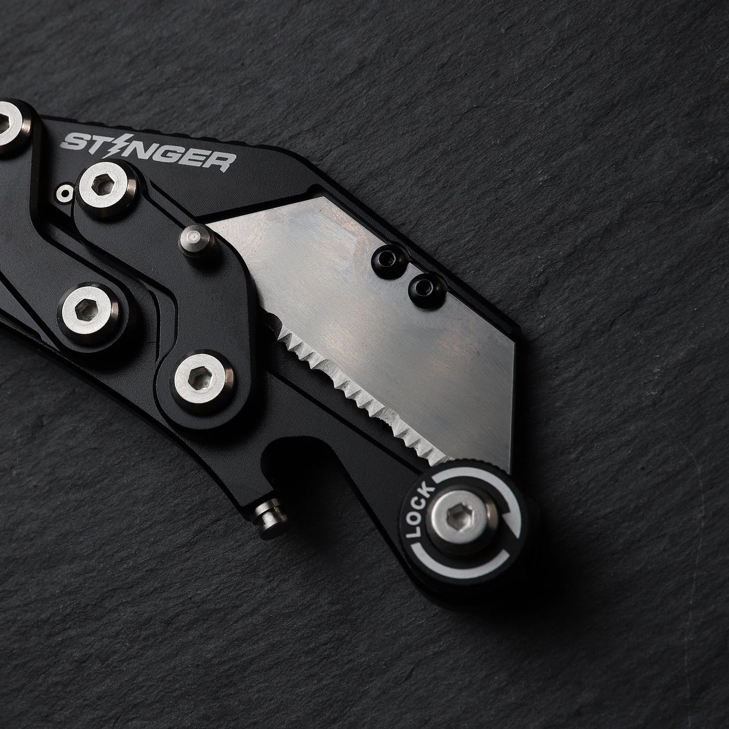 Stinger P01 Partially Serrated Utility Blade Replacement (30 pcs)