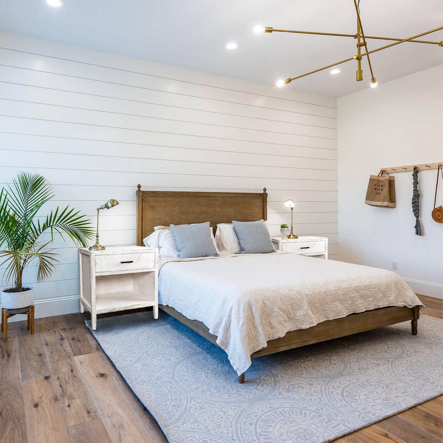 Classic Modern 1-Drawer Solid Wood White Nightstand Side Table