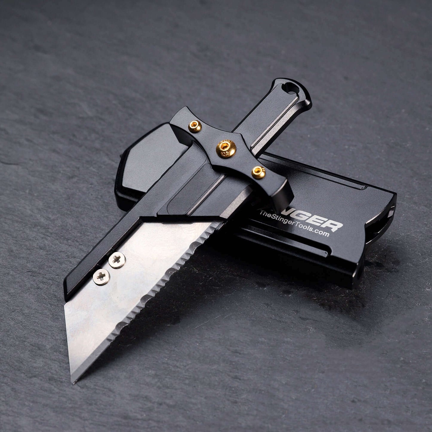 Stinger Buster Blade with P01 Serrated Utility Blade
