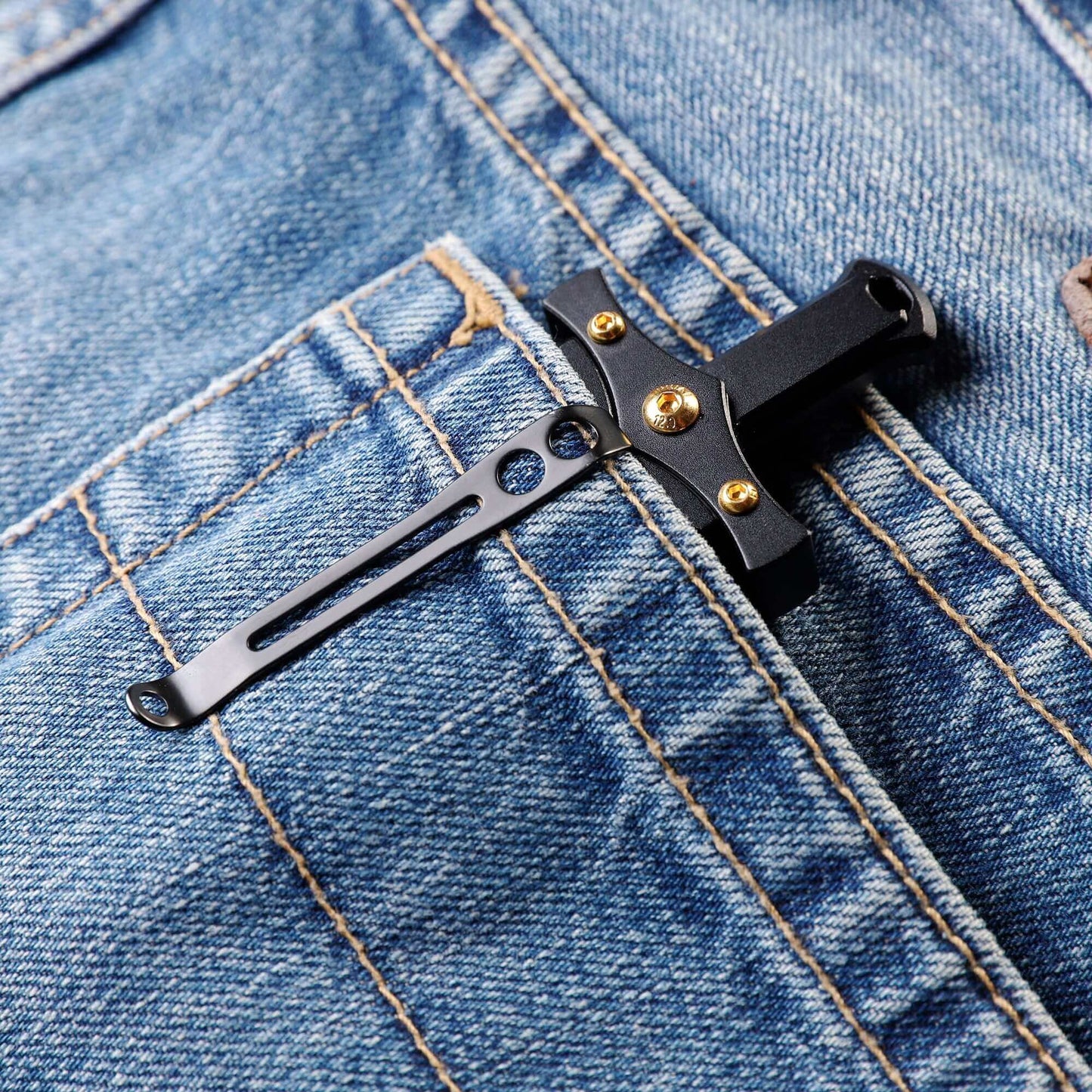 Stinger Buster Blade with P01 Serrated Utility Blade