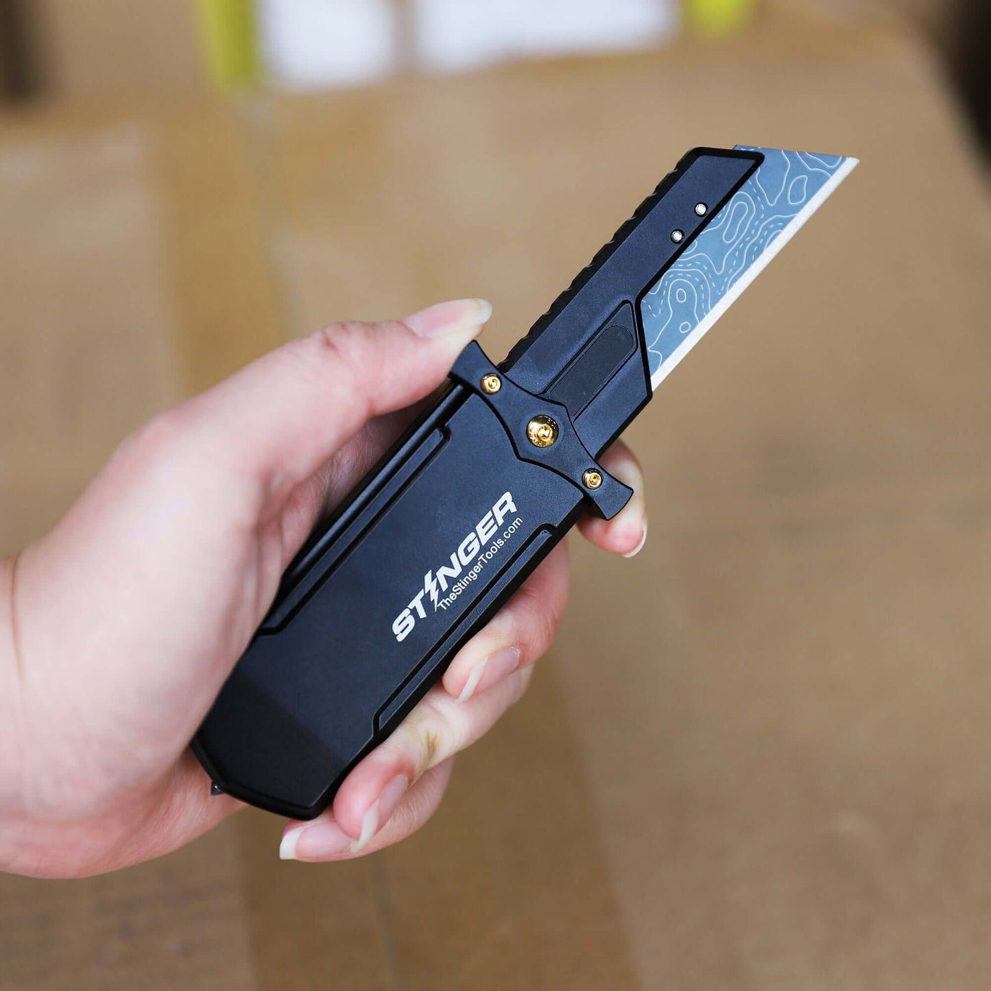 Stinger Buster Blade with P01 Serrated Utility Blade