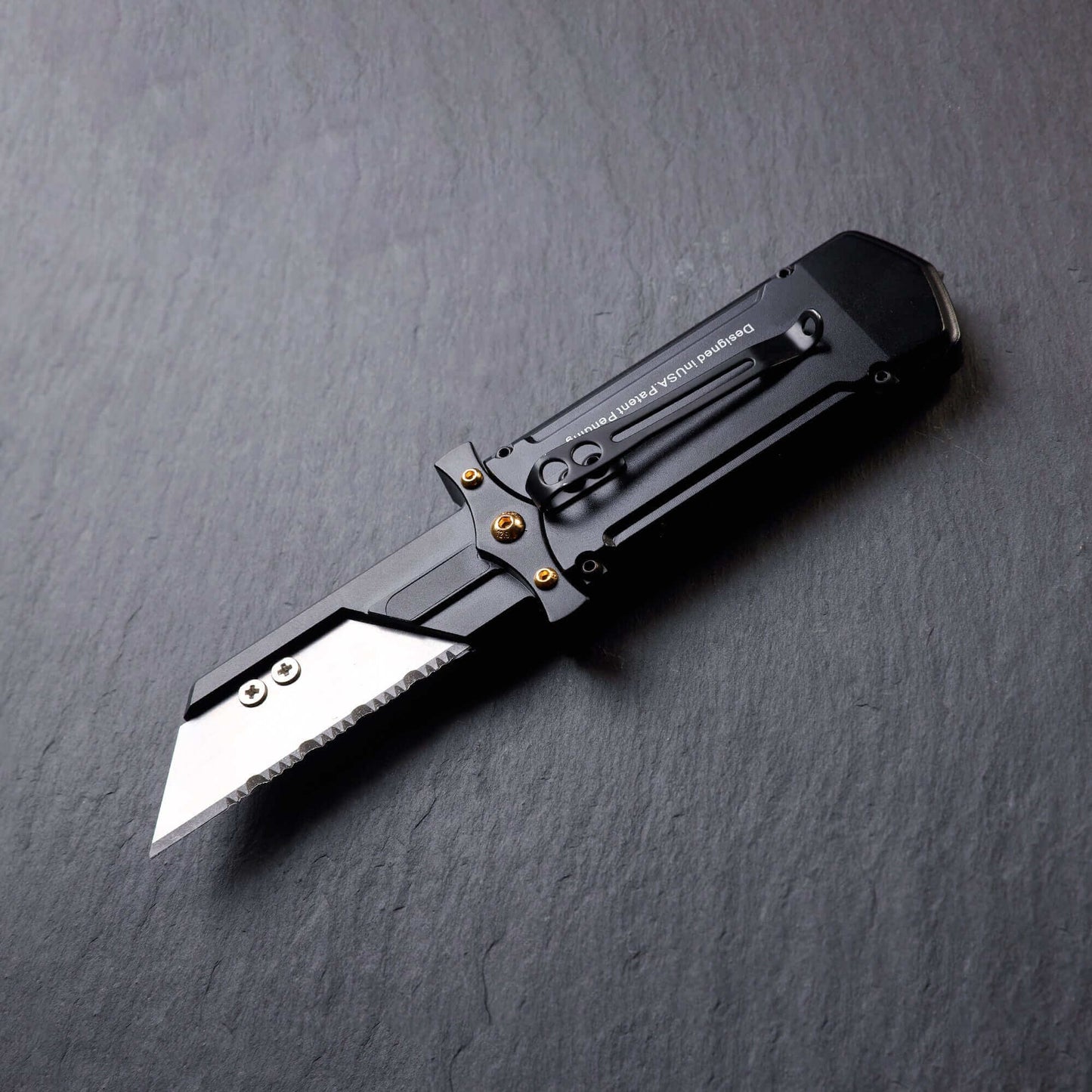 Stinger Buster Blade with P01 Serrated Utility Blade