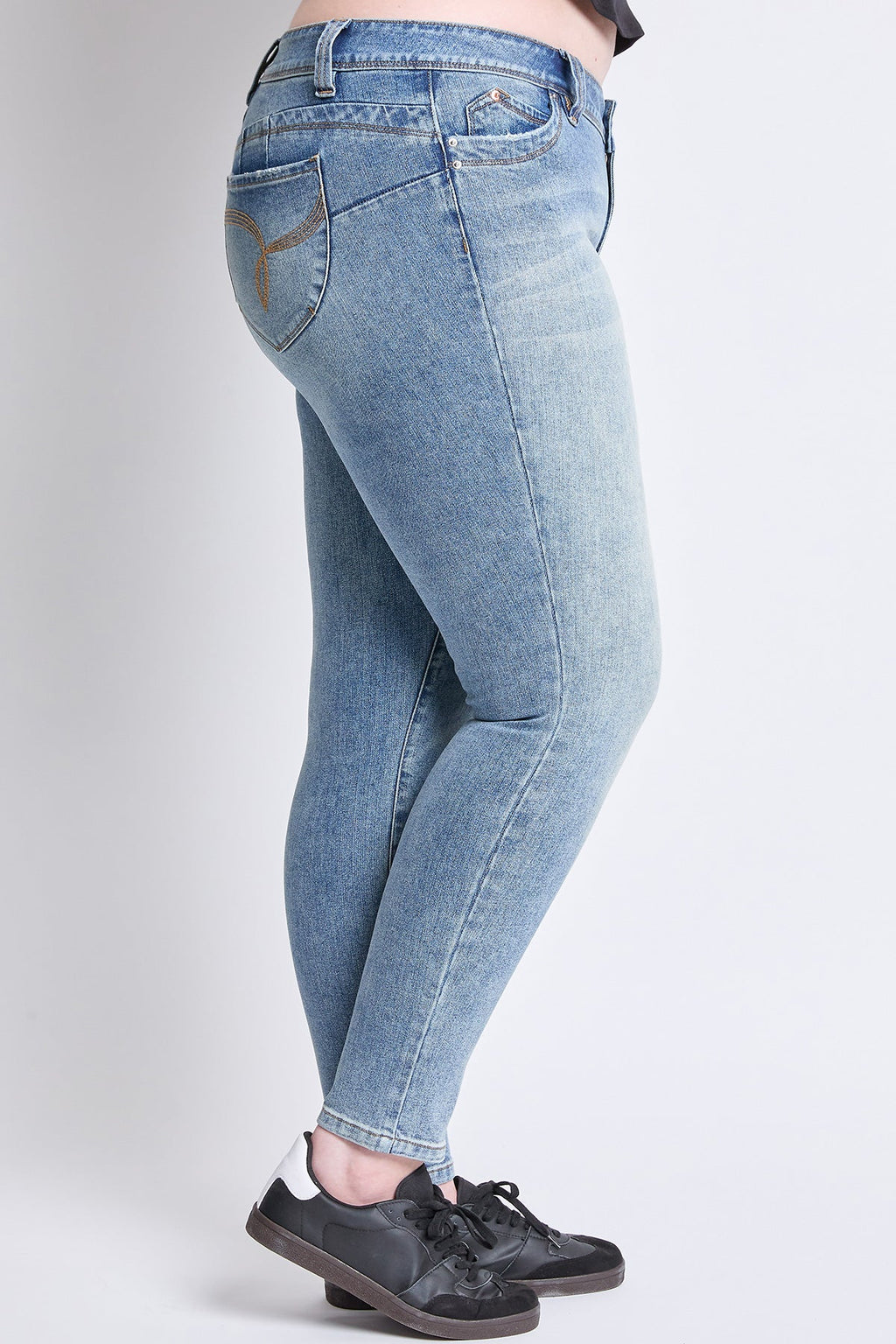 Women's Plus WannaBettaButt Mid Rise Embroidered Skinny Jean