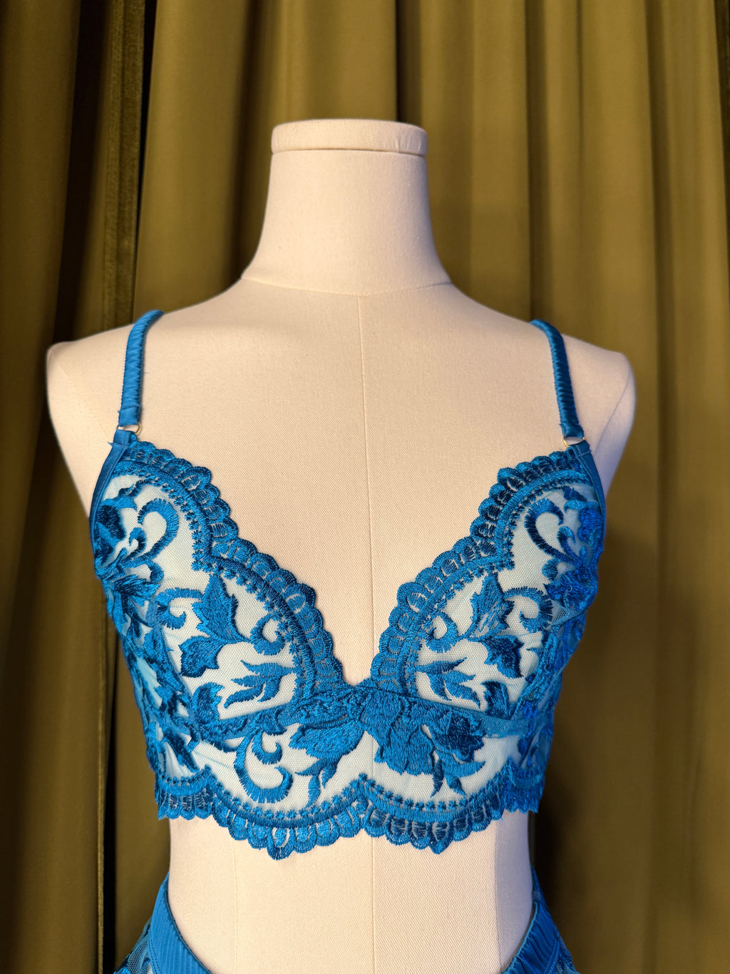 KILO BRAVA THE EMBROIDERY COLLECTION- LONGLINE BRALETTE