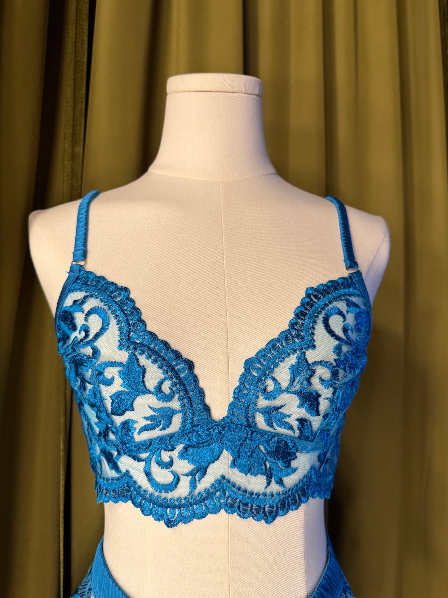 KILO BRAVA THE EMBROIDERY COLLECTION- LONGLINE BRALETTE