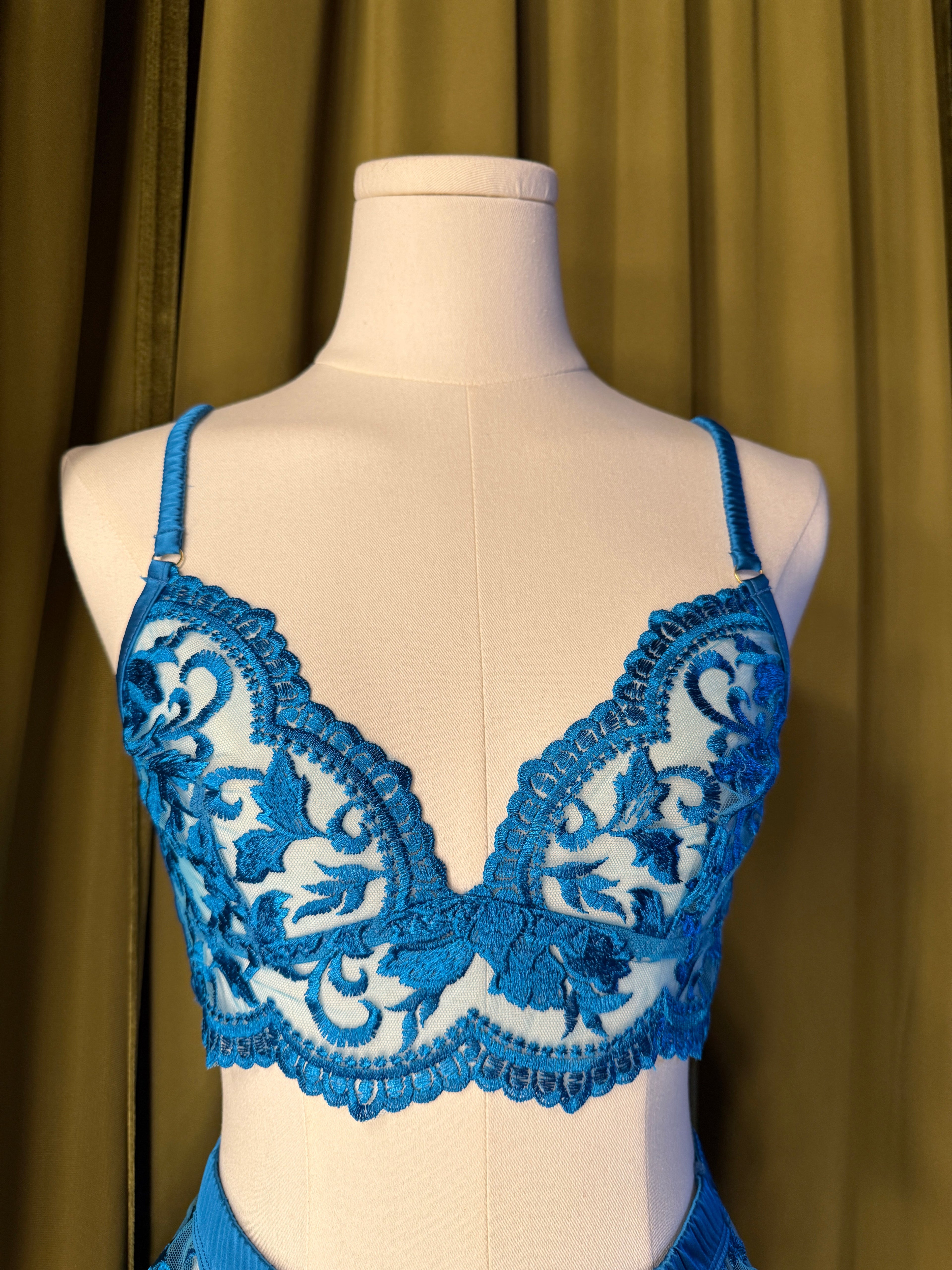 KILO BRAVA THE EMBROIDERY COLLECTION- LONGLINE BRALETTE