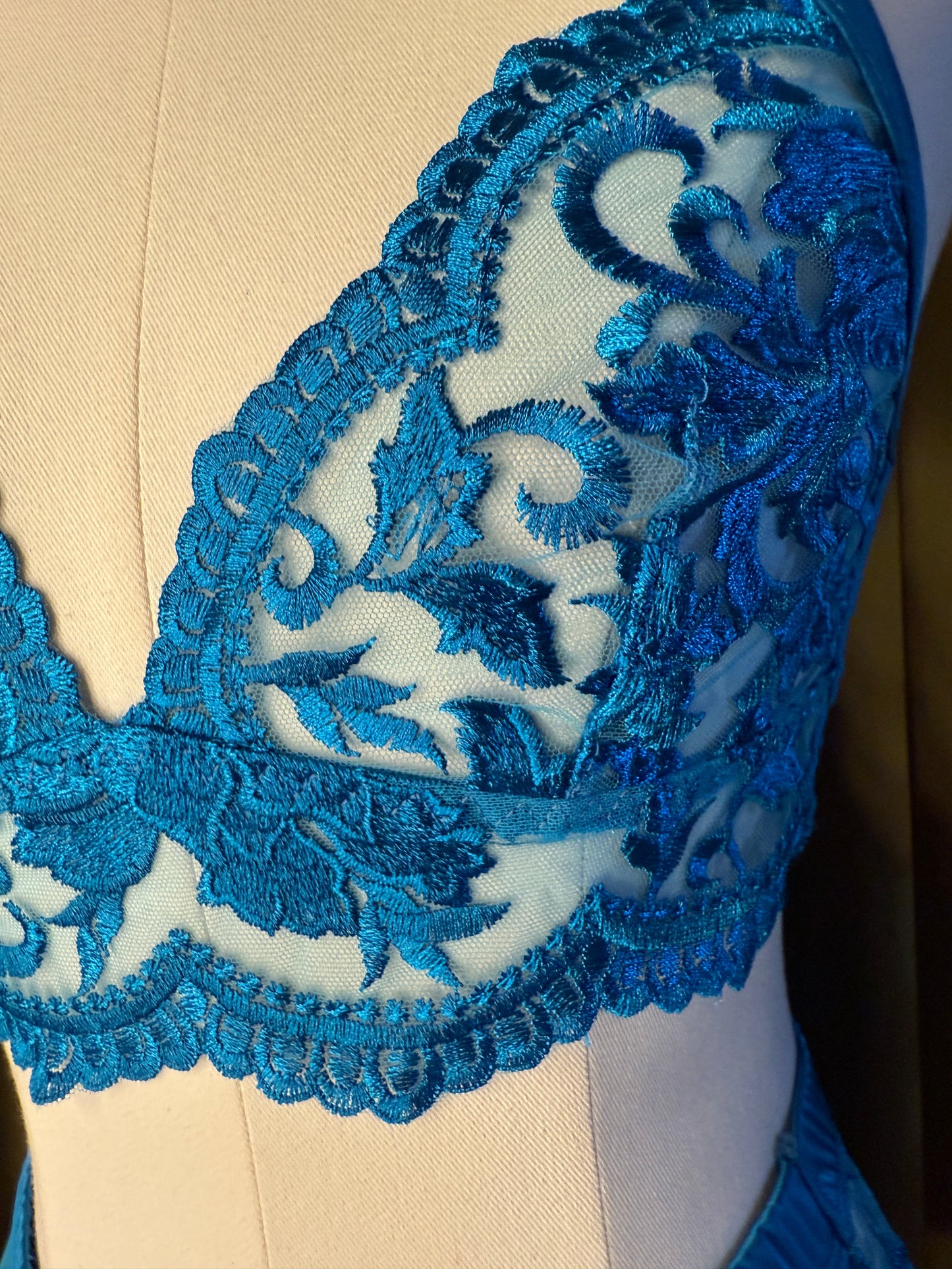 KILO BRAVA THE EMBROIDERY COLLECTION- LONGLINE BRALETTE