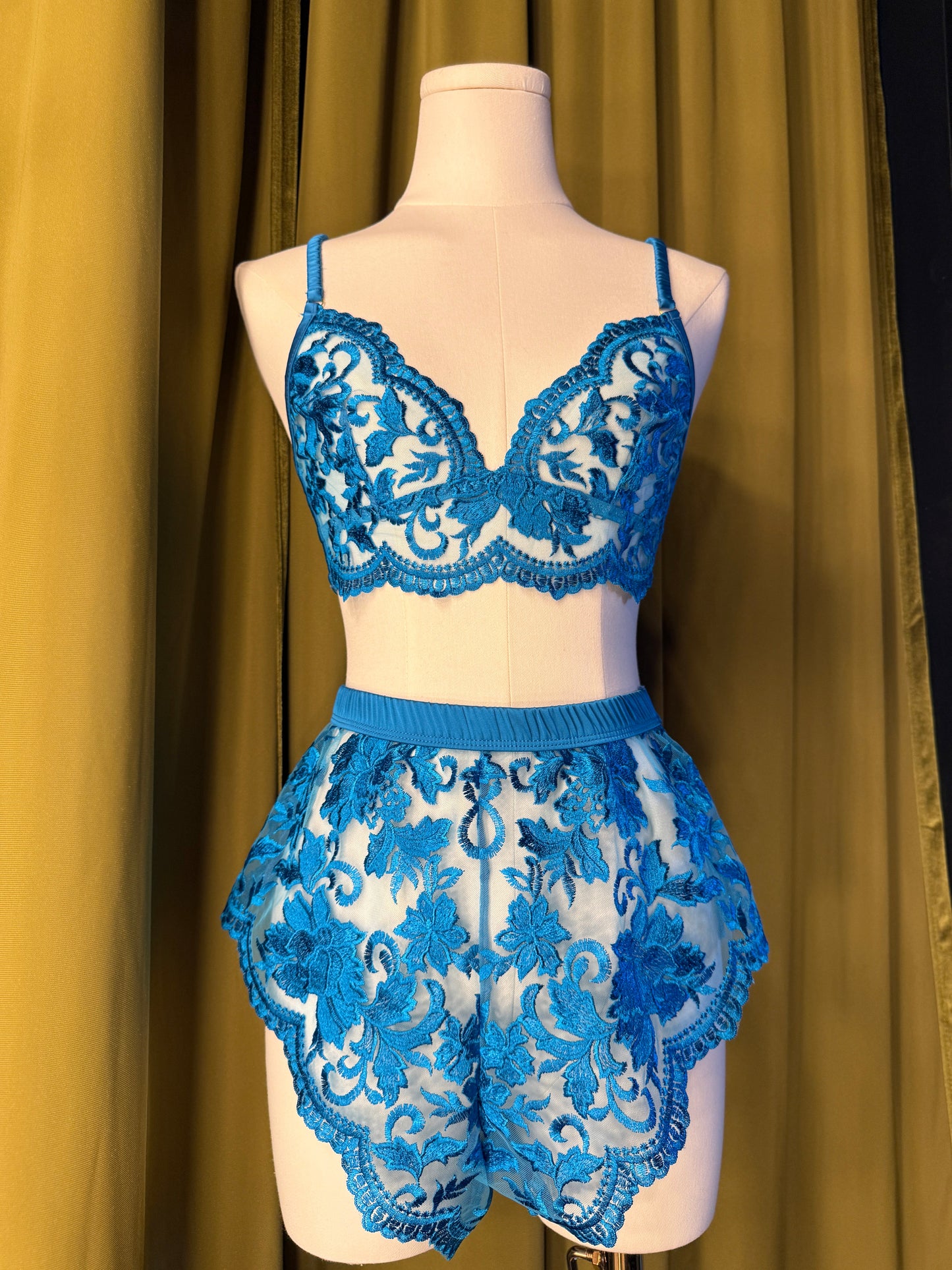 KILO BRAVA THE EMBROIDERY COLLECTION- LONGLINE BRALETTE