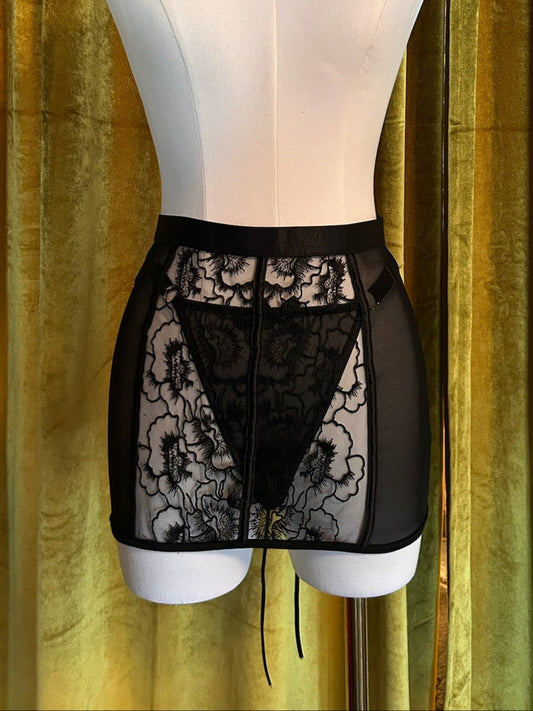 KILO BRAVA BLACK EMBROIDERY - SKIRT & G-STRING