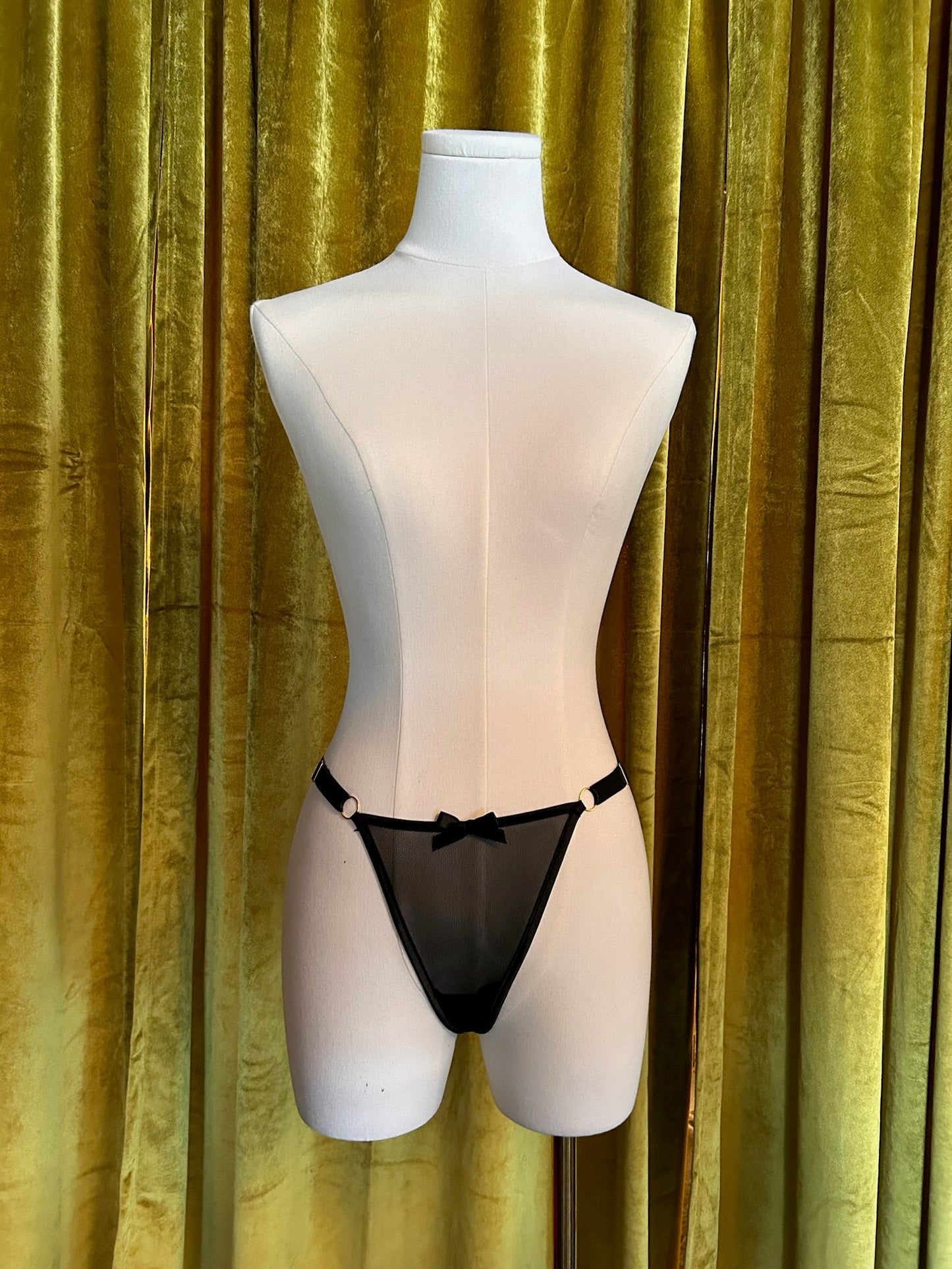 KILO BRAVA BLACK EMBROIDERY - SKIRT & G-STRING