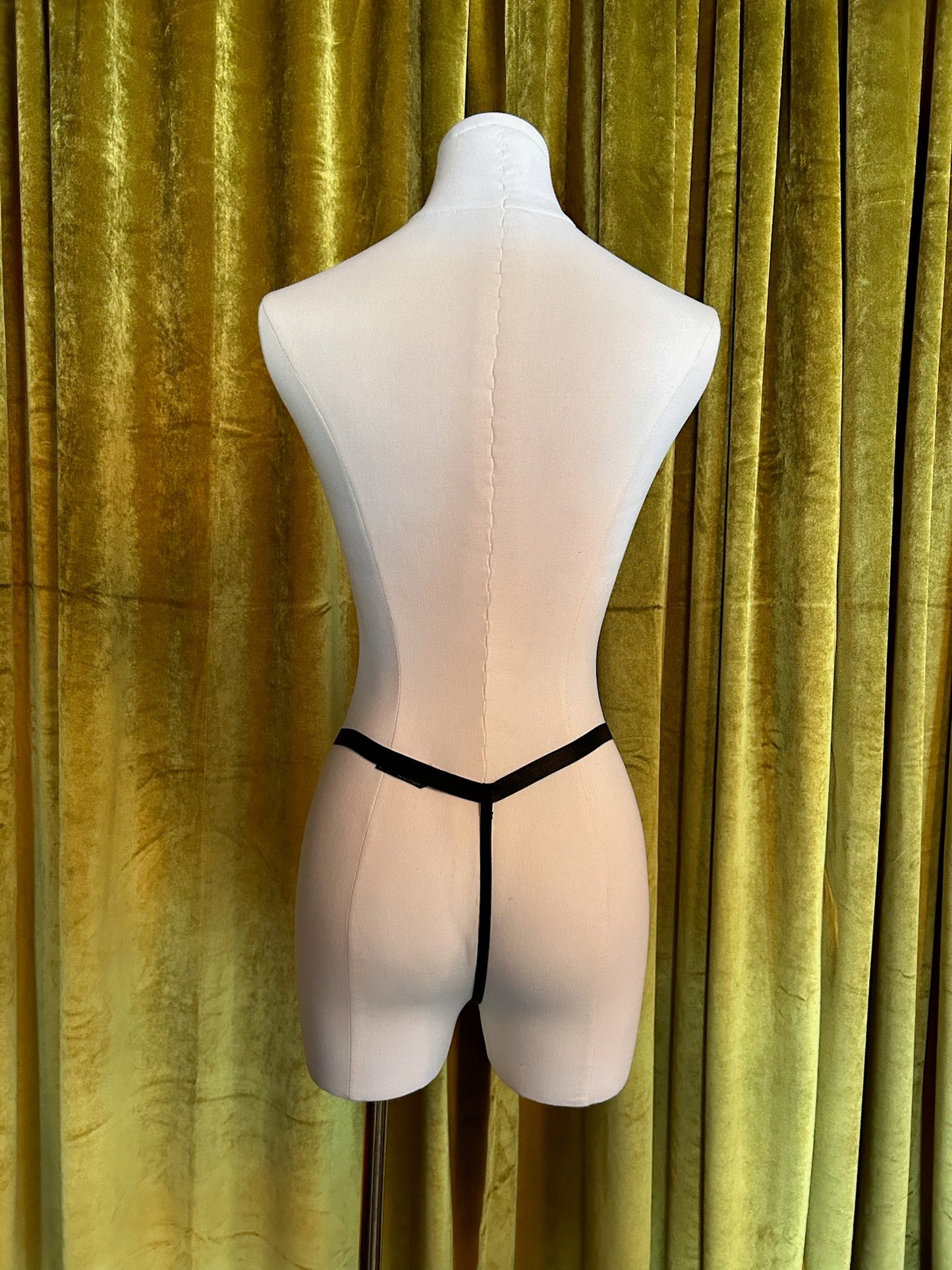 KILO BRAVA BLACK EMBROIDERY - SKIRT & G-STRING