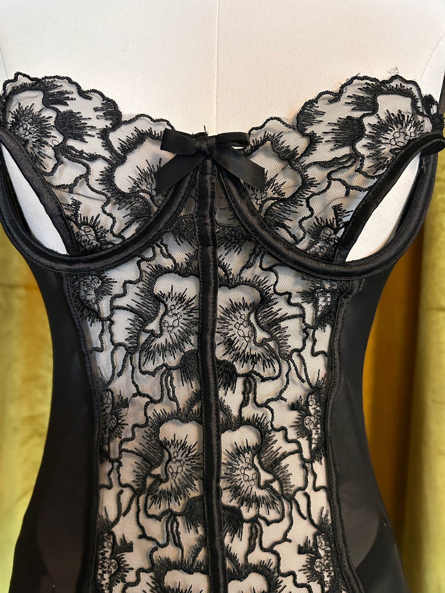 KILO BRAVA BLACK EMBROIDERY - UNDERWIRE SLIP & G-STRING