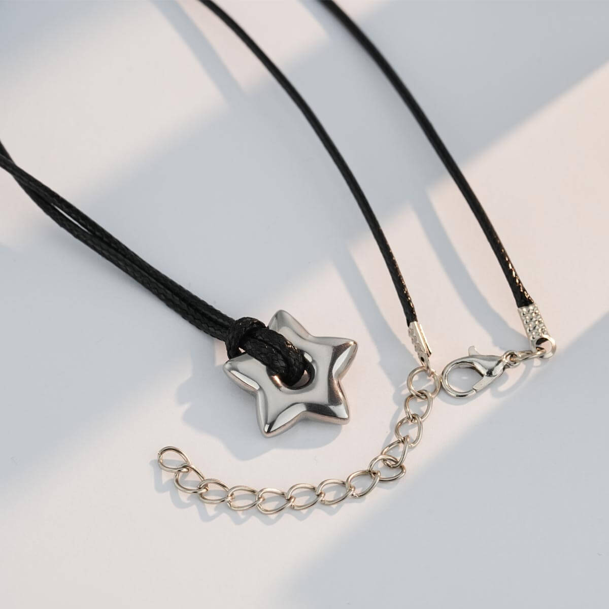 Plumpy Star Leather String Necklace
