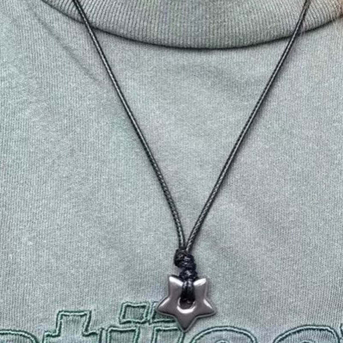 Plumpy Star Leather String Necklace