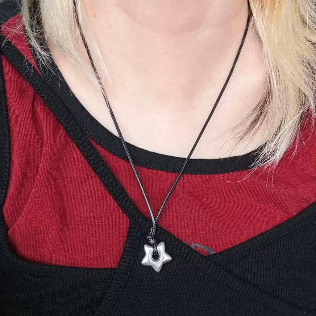 Plumpy Star Leather String Necklace