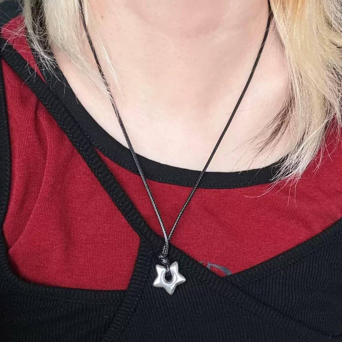 Plumpy Star Leather String Necklace