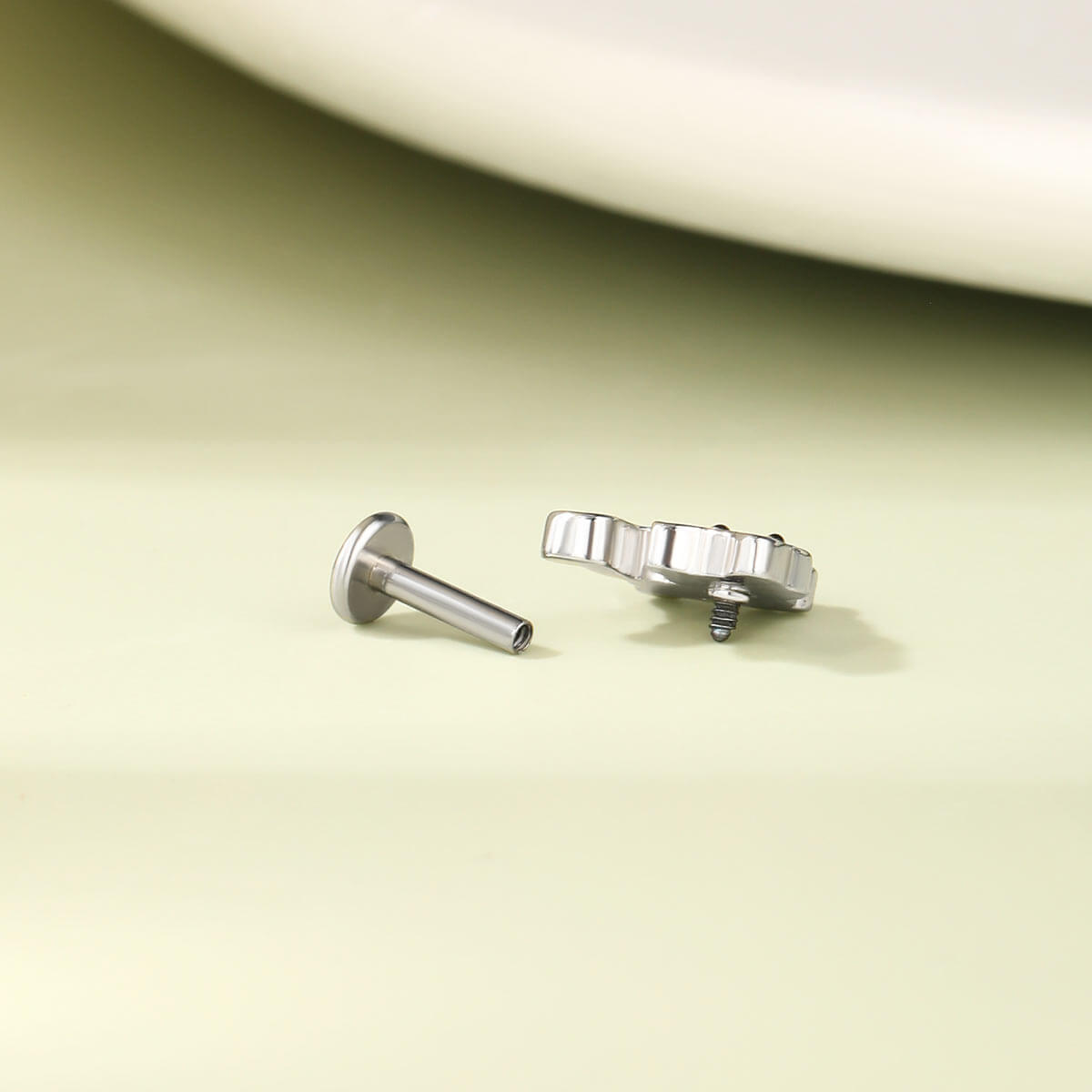 Oufer X Roly Cat Internally Threaded Cartilage Stud