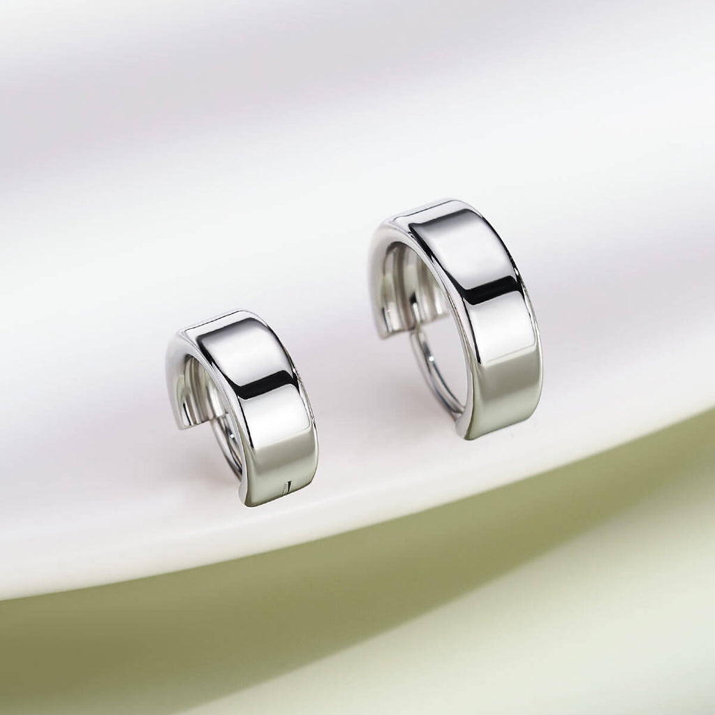 Lustrous Huggie Segment Nose Ring