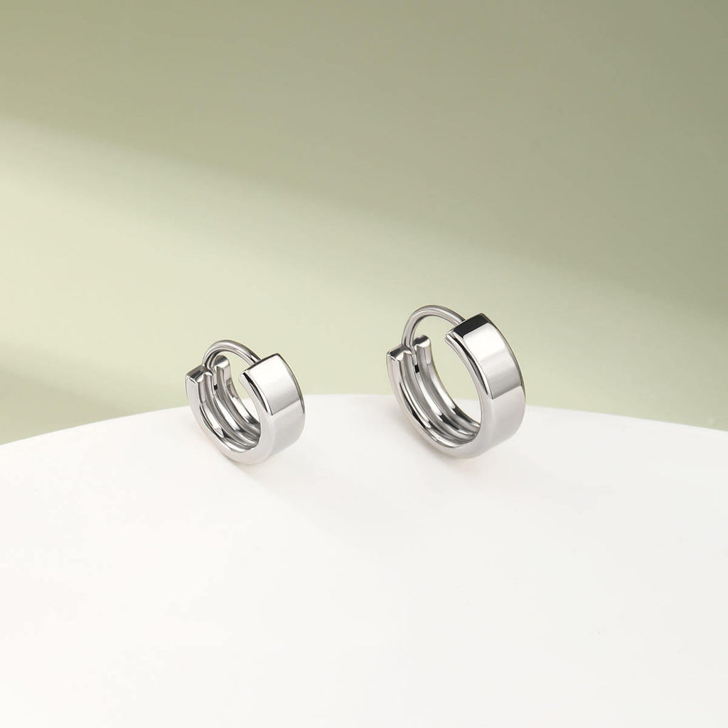 Lustrous Huggie Segment Nose Ring