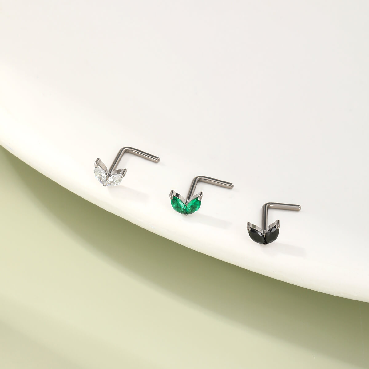 CZ Leave L-Shaped Titanium Nose Stud