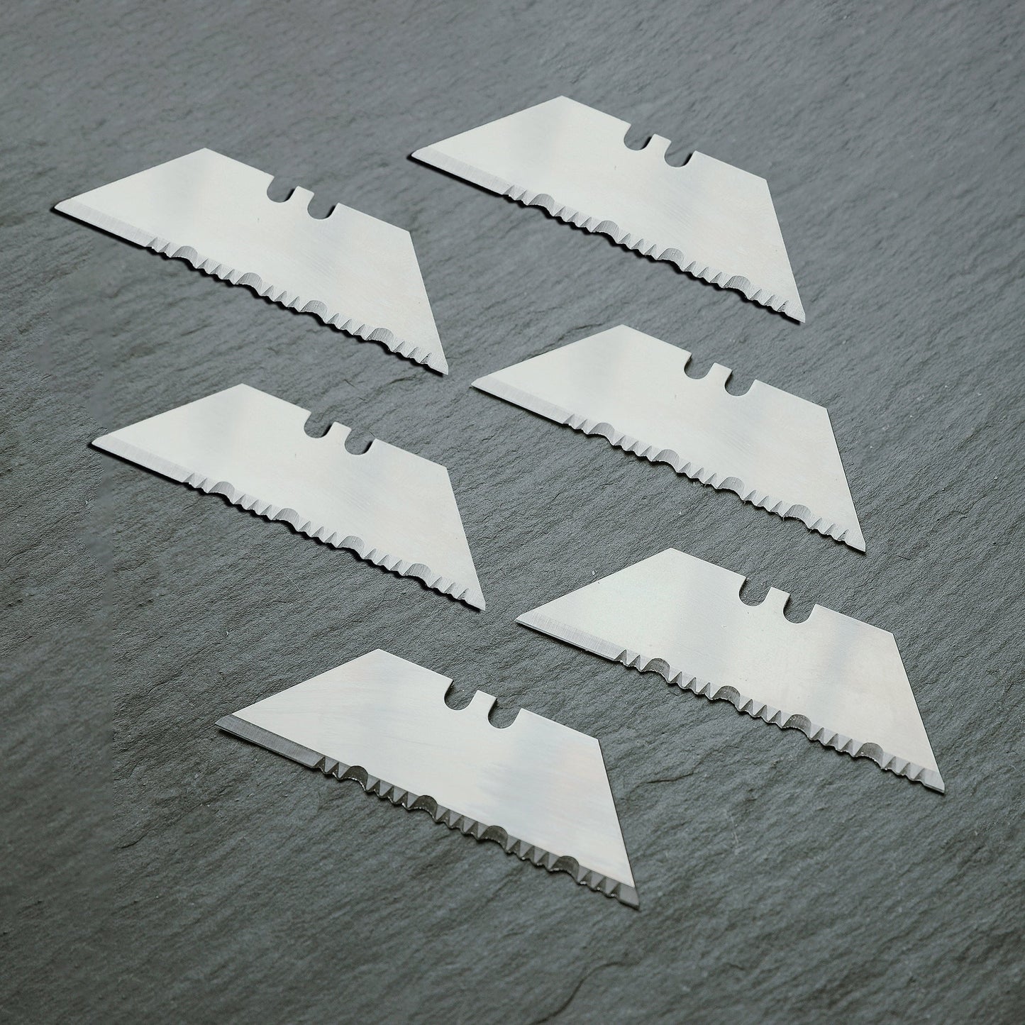 Stinger P01 Partially Serrated Utility Blade Replacement (30 pcs)