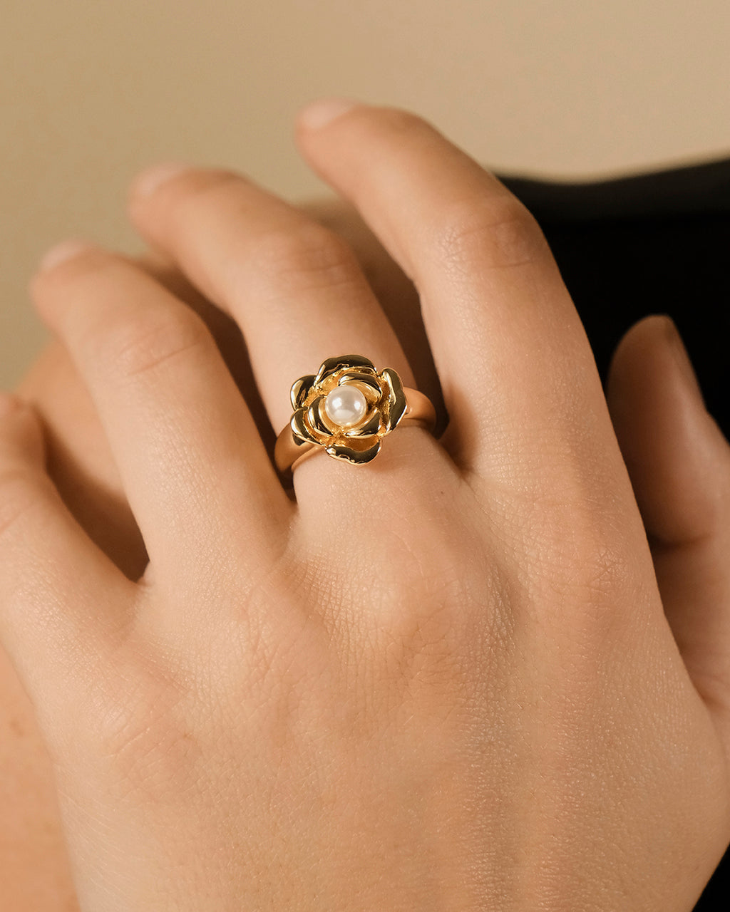 Rosa Pearl Flower Ring