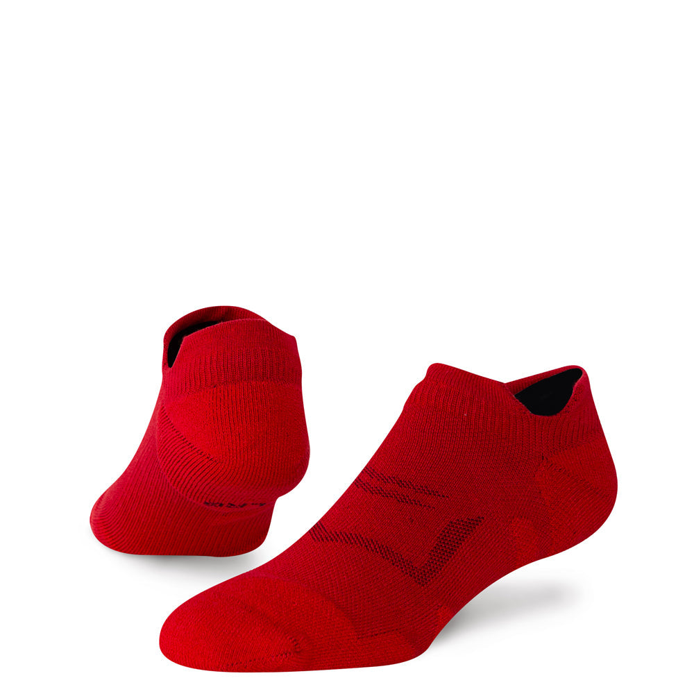 Active ankle socks with cushioned sole and protective heel tab
