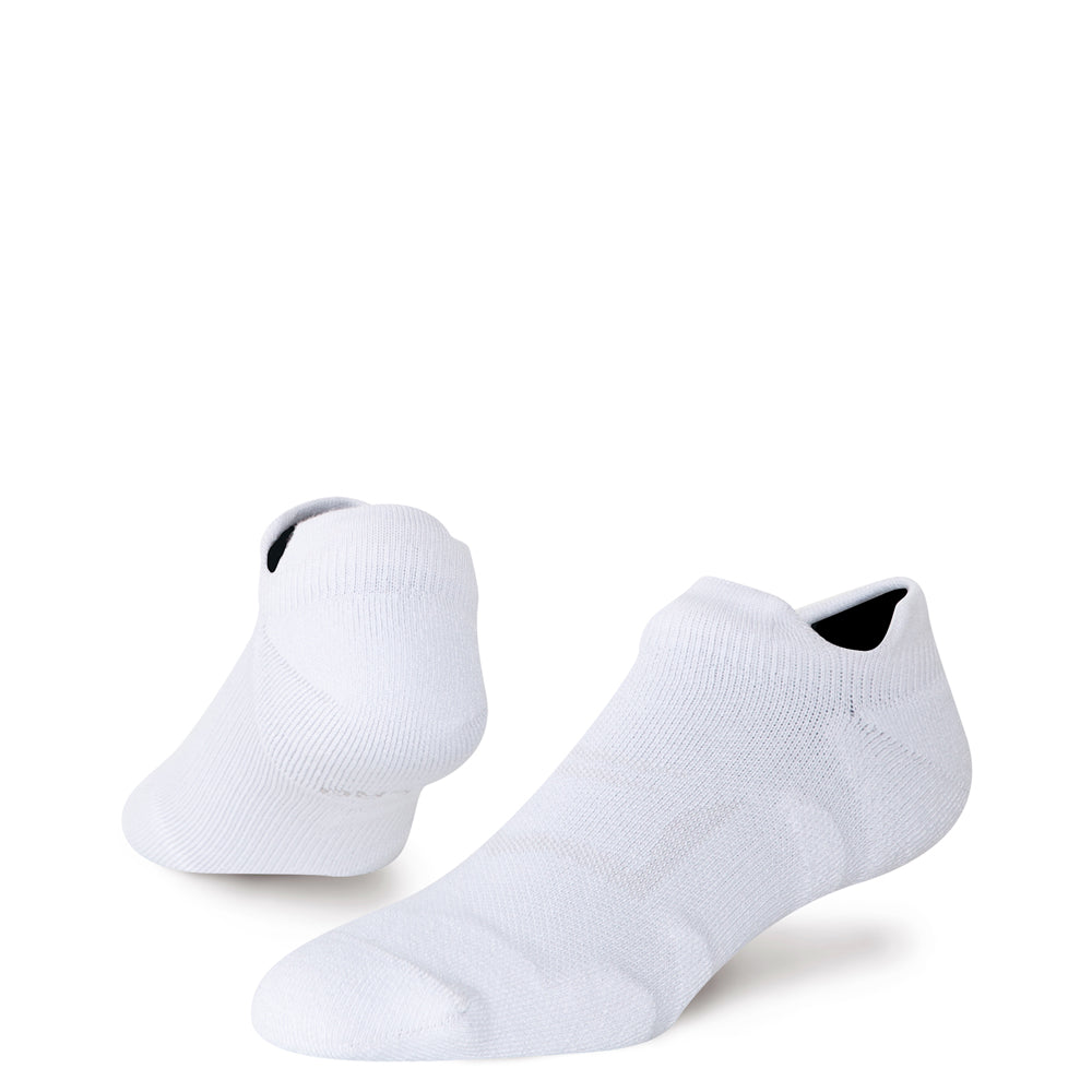 Active ankle socks with cushioned sole and protective heel tab