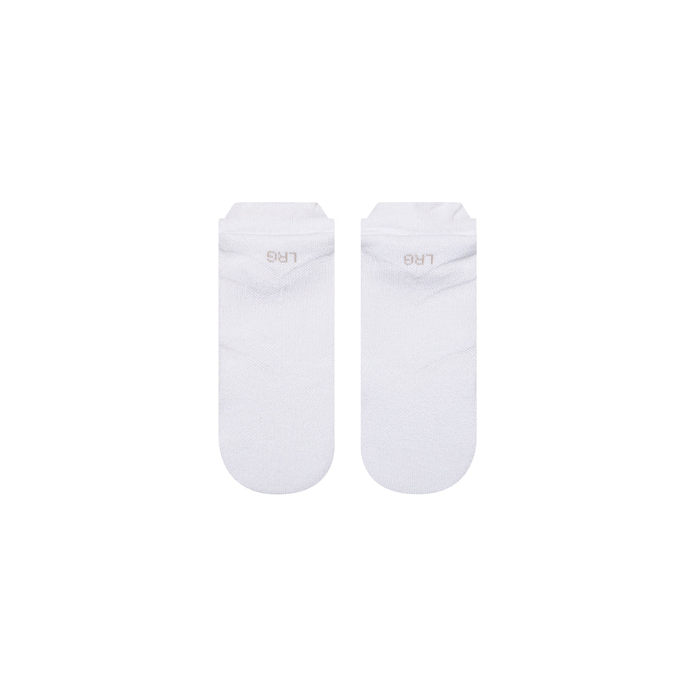 Active ankle socks with cushioned sole and protective heel tab