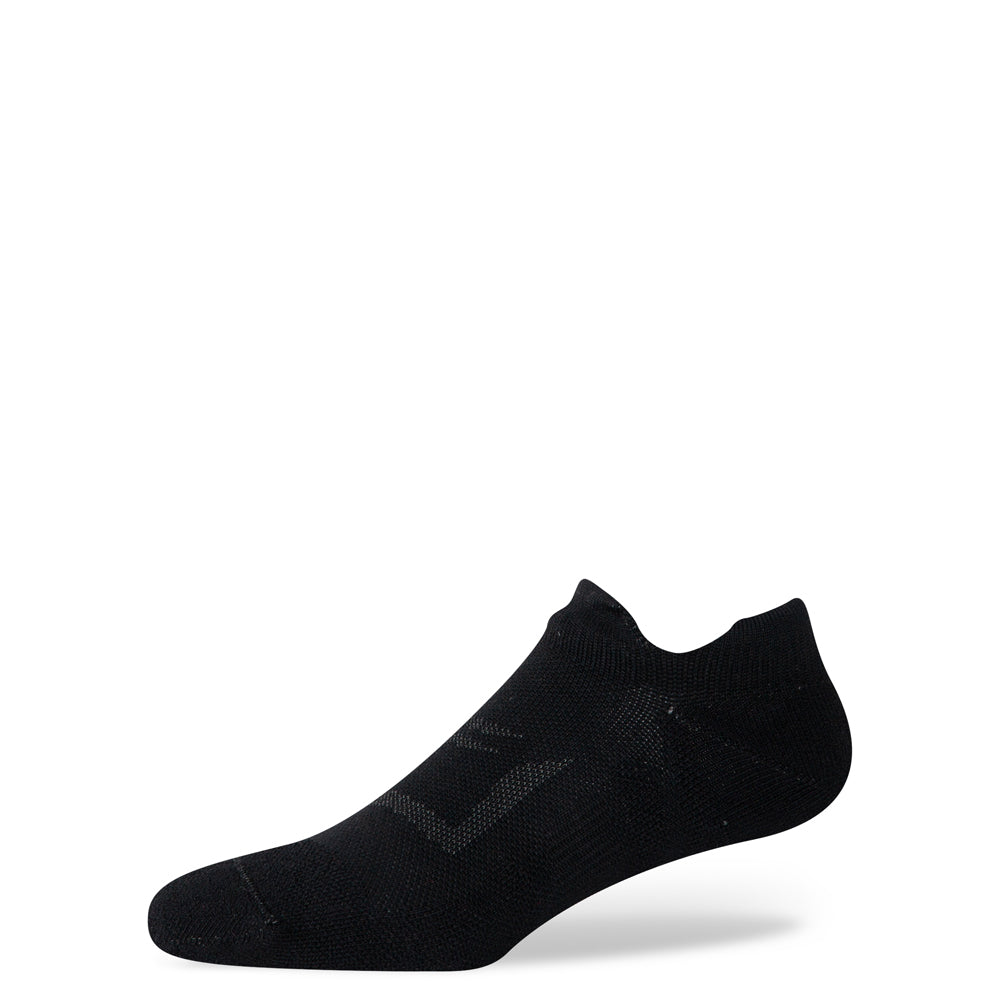 Active ankle socks with cushioned sole and protective heel tab