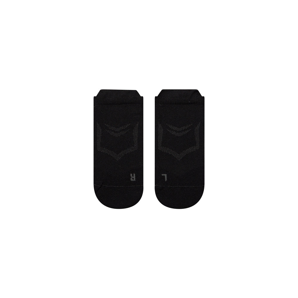 Active ankle socks with cushioned sole and protective heel tab