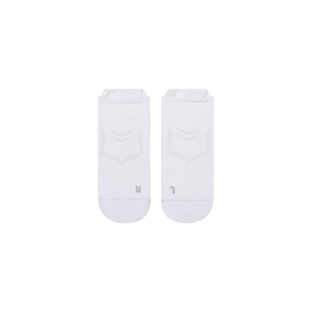 Active ankle socks with cushioned sole and protective heel tab