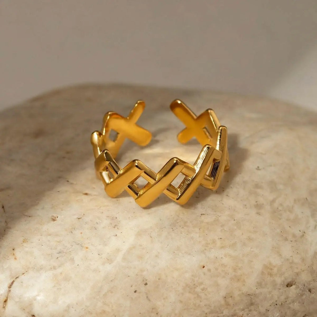T-Shirts Trendsi just arrived - Stainless steel cutout ring - adjustable