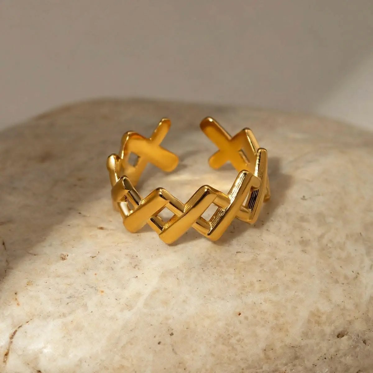T-Shirts Trendsi just arrived - Stainless steel cutout ring - adjustable