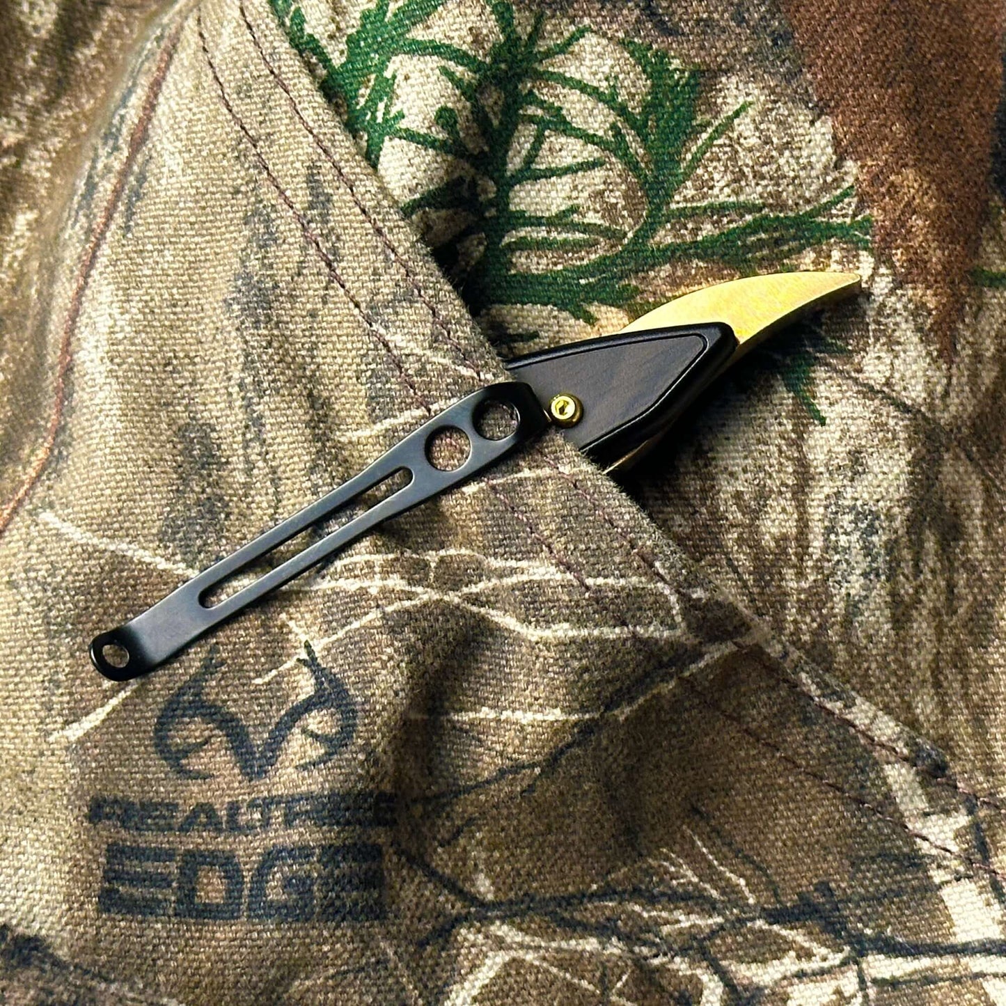 Stinger Brass Edition Vintage Straight Razor Style Utility Blade (Limited Edition)