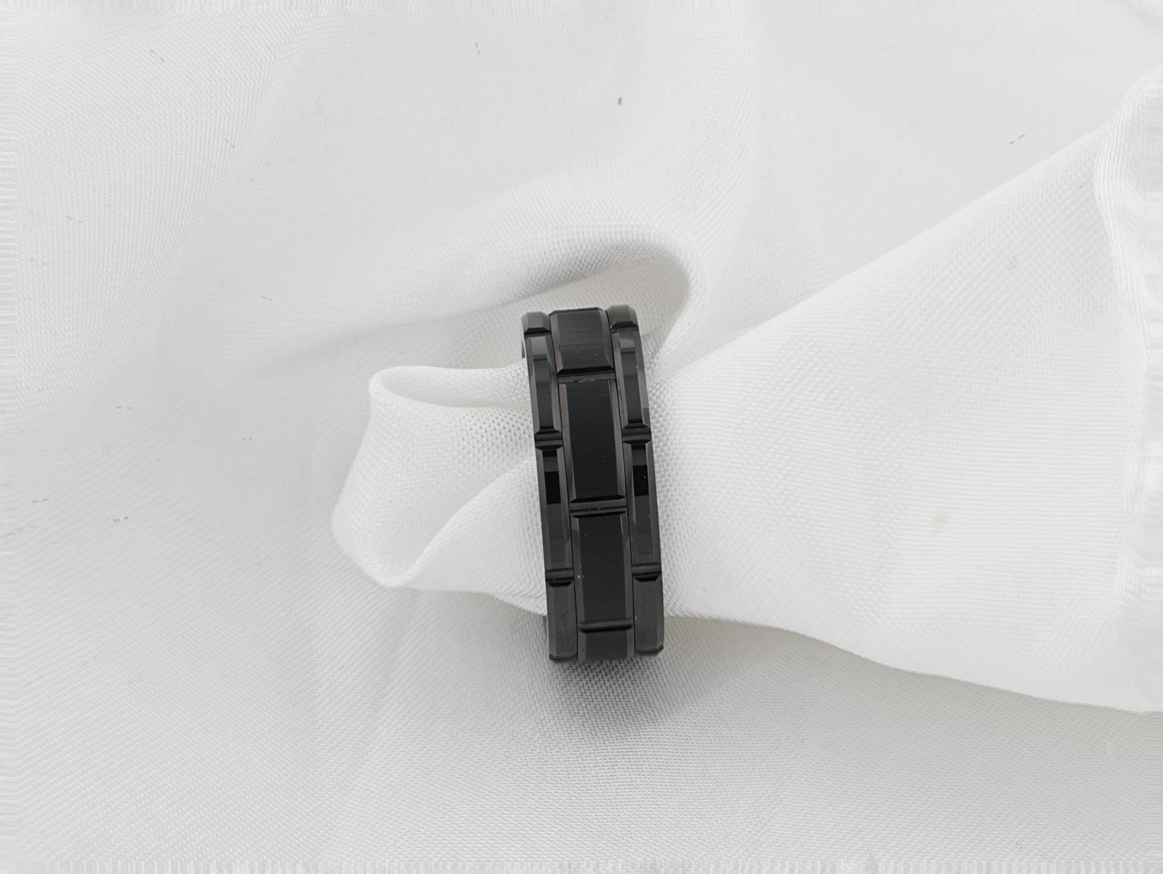 WINDSOR Beveled Black Tungsten Carbide Wedding Band with Brushed Center and Alternating Grooves – 8mm & 10mm