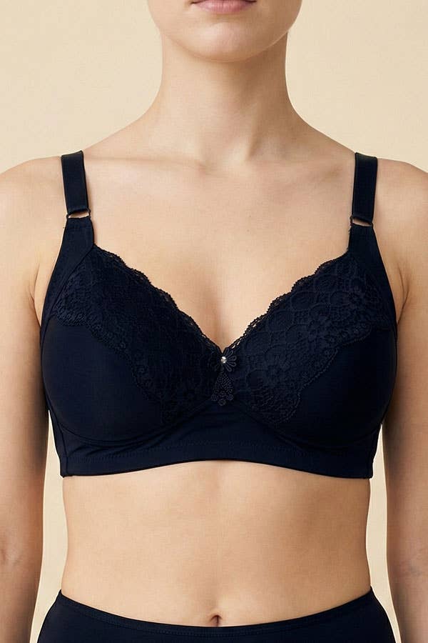 Youmita lace full coverage bra in Black – front close‑up