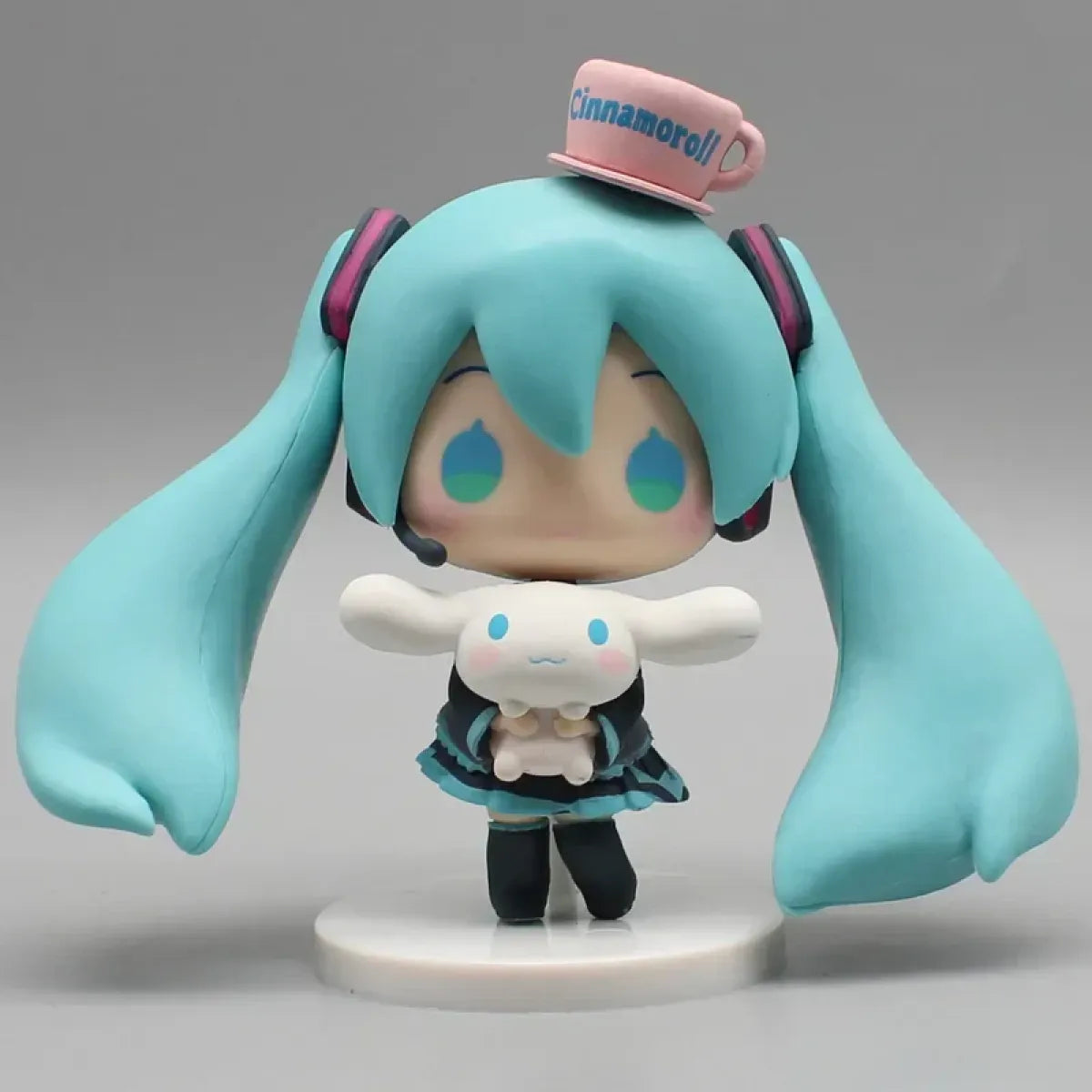 Hatsune Miku with Cinnamoroll Figure