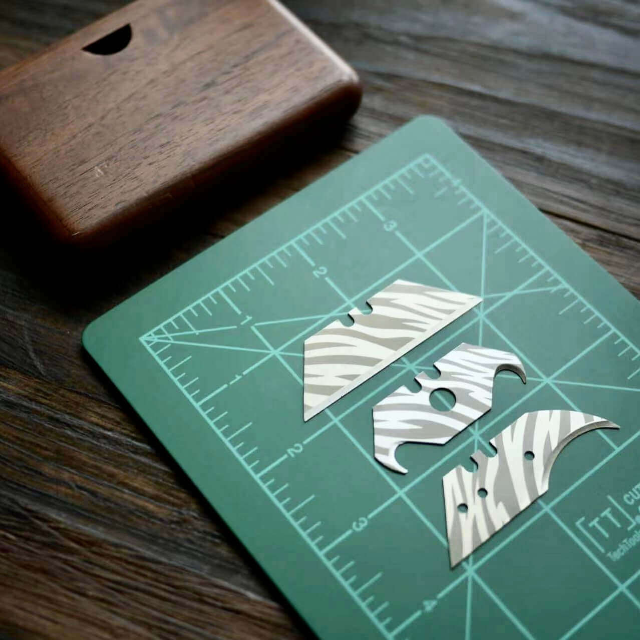 Stinger Laser Engraved Utility Razor Blades, Utility Knife Blades Replacement - Tiger Pattern