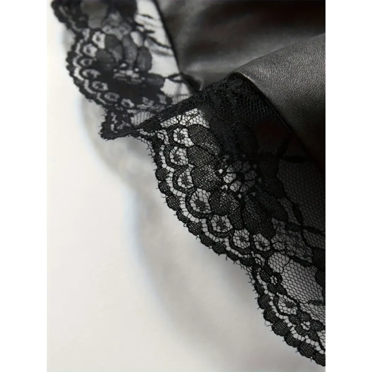 Misa Amane Gothic Cosplay Costume – Dress with Lace & Accessories